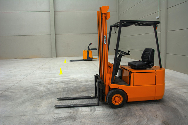 Learn the basic steps of operation for forklift