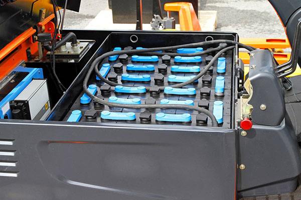 Electric forklift battery maintenance main points