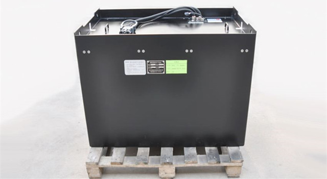 Electric forklift battery