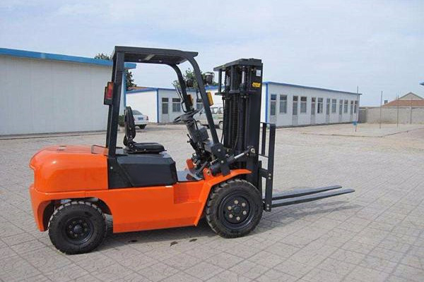 What are the main components of forklifts