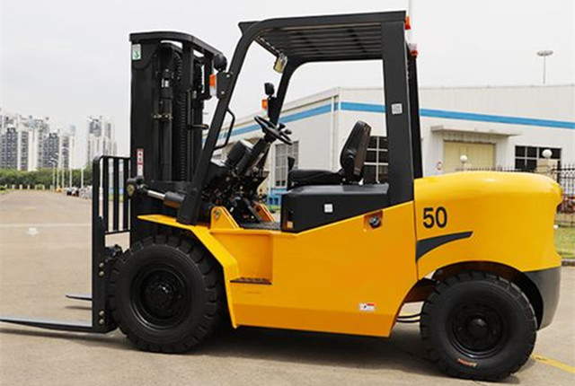 Precautions for the forklift reversing