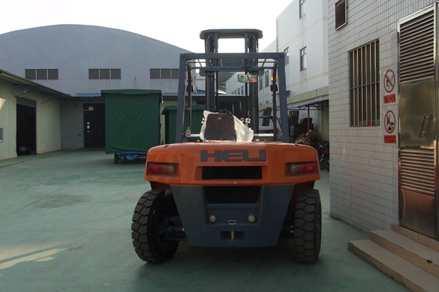 HeLi forklift trucks.jpg