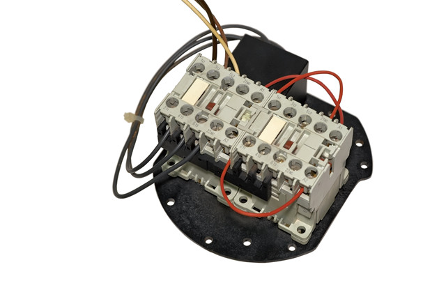 Electric forklift truck contactor inspection and adjustment and maintenance methods